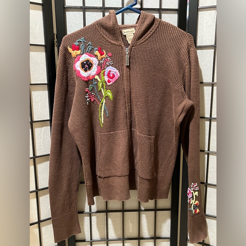 RUFF HEWN BROWN WAFFLE KNIT HOODIE WITH EMBROIDERED FLORAL, WOMEN SIZE XL